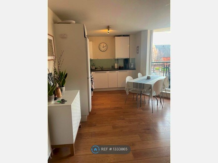 2 Bedroom Flat To Rent In Cherwell House, London, SW17