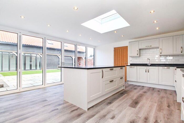 4 Bedroom Barn Conversion For Sale In The Coach House, Barford Road, Blunham, MK44