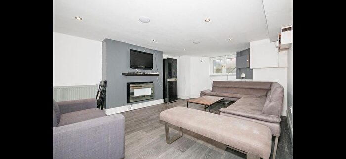 9 Bedroom Terraced House To Rent In Booth Avenue, Fallowfield, Manchester, M14