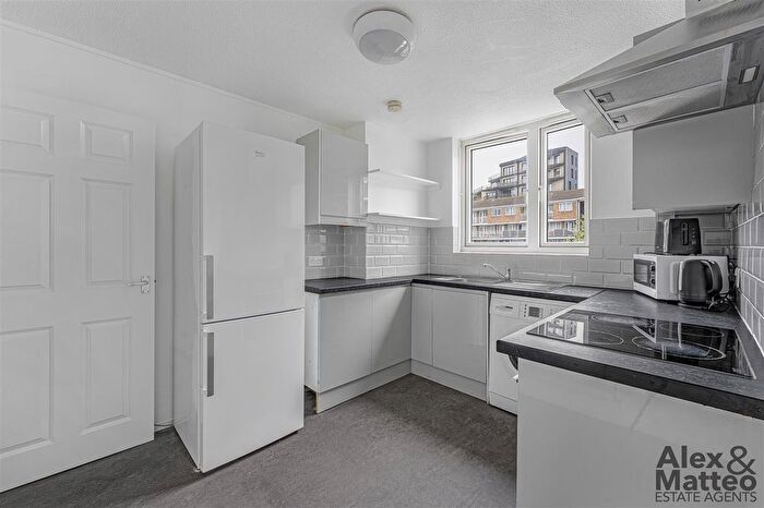 3 Bedroom Flat To Rent In Amina Way, Bermondsey, SE16
