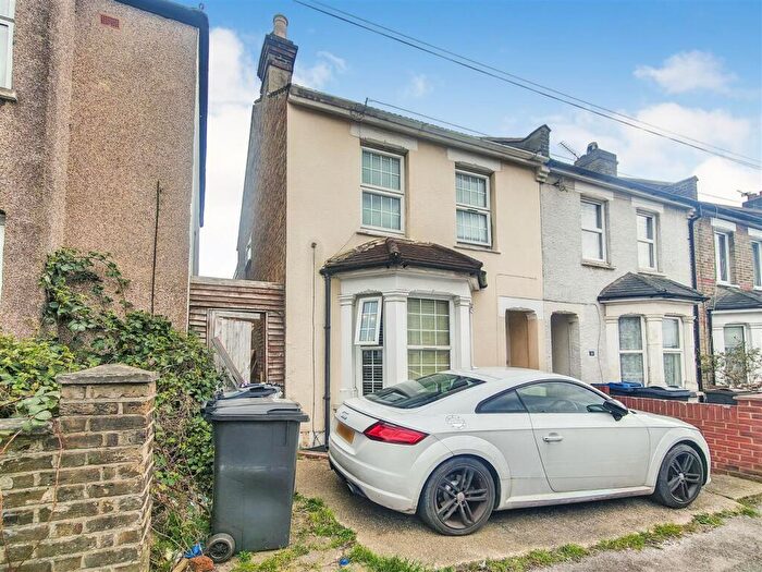 3 Bedroom End Of Terrace House For Sale In Burlington Road, Thornton Heath, CR7