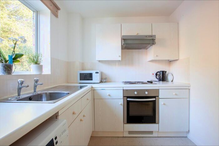 1 Bedroom Flat For Sale In Chetwood Road, Crawley, RH11