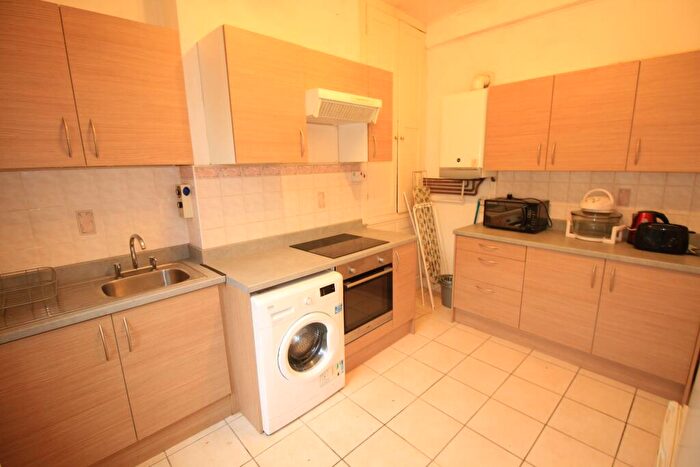 4 Bedroom Semi-Detached House To Rent In Forest Road East, Nottingham, NG1