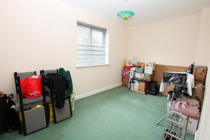 2 Bedroom Flat For Sale In Henry Bird Way, Northampton, NN4