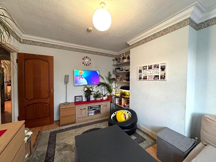2 Bedroom Property To Rent In Kenton Road, Kenton, HA3