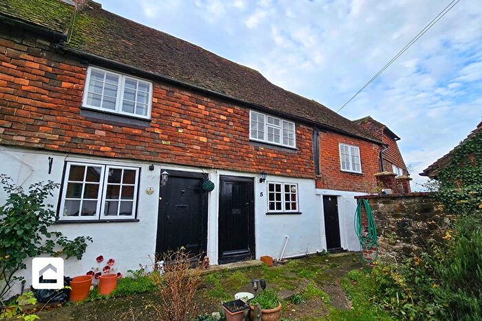 2 Bedroom Cottage To Rent In Duncan's Yard, Westerham, Kent, TN16