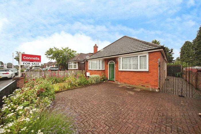 3 Bedroom Detached House For Sale In Ashcroft Road, Luton, LU2