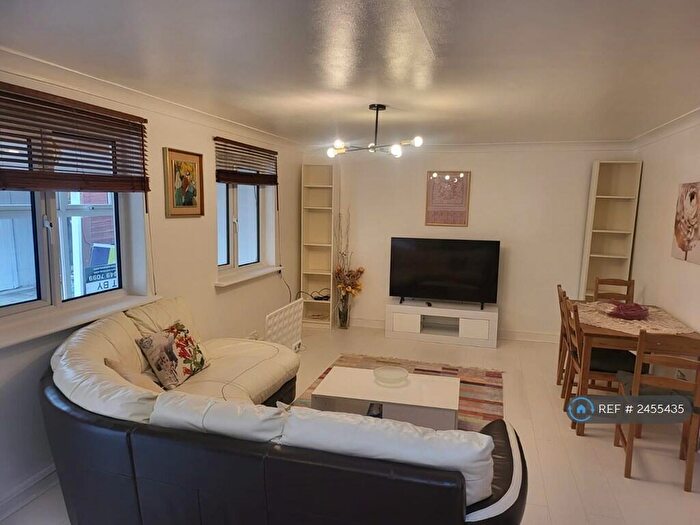 1 Bedroom Bungalow To Rent In Dellwood Gardens, Ilford, IG5