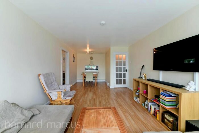 3 Bedroom Flat To Rent In Pampisford Road, South Croydon, CR2