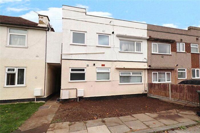 2 Bedroom Maisonette For Sale In Shirley Close, Dartford, Kent, DA1