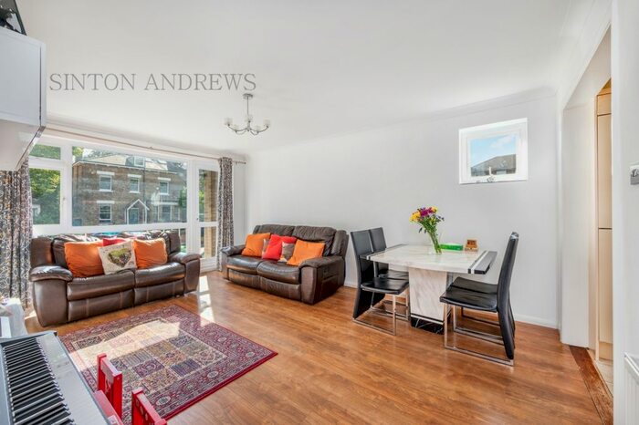2 Bedroom Flat To Rent In Dene Court, Mount Avenue, Ealing, W5