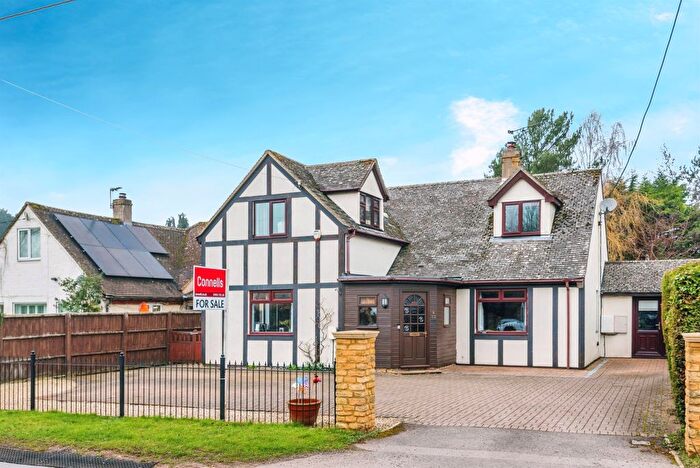5 Bedroom Detached House For Sale In High Street, Standlake, Witney, OX29