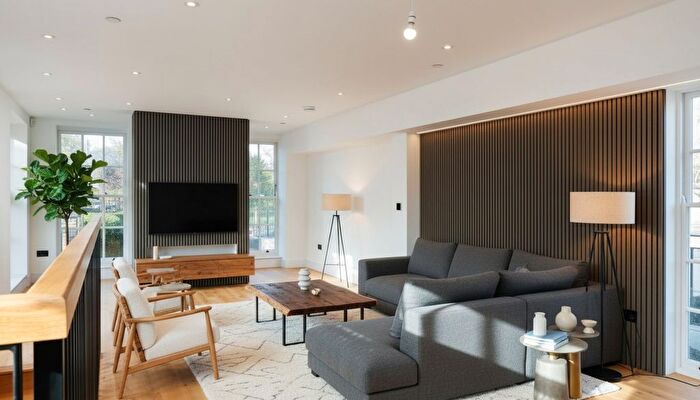 2 Bedroom Flat For Sale In Sadlers House, Lower Richmond Road, SW15