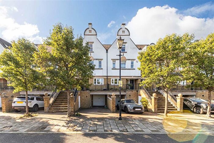 4 Bedroom Property To Rent In Admiralty Way, Teddington, TW11