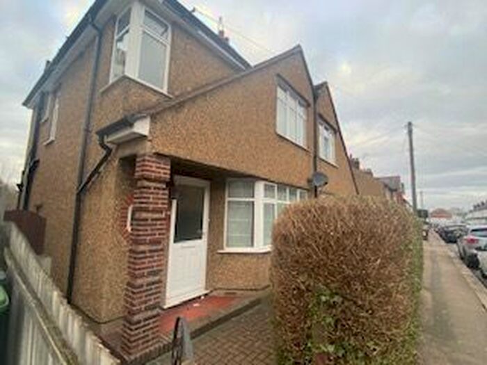 3 Bedroom Semi-Detached House To Rent In Glencoe Road, Bushey, WD23
