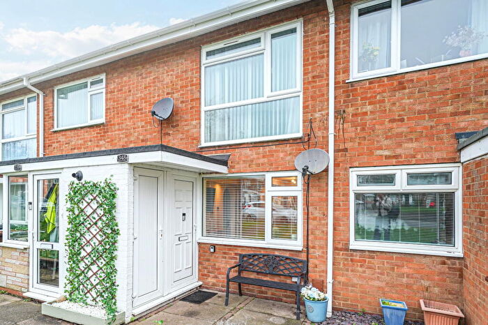 3 Bedroom Maisonette For Sale In Rowood Drive, Solihull, B92