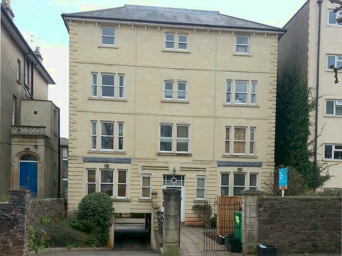 3 Bedroom Flat To Rent In Ashgrove Road, Bristol, BS6