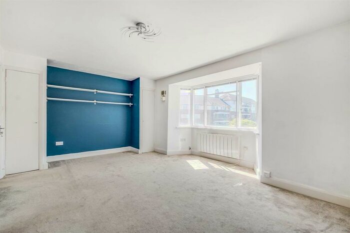 Flat To Rent In St. Leonards Court, East Sheen, London, SW14