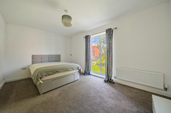 3 Bedroom Terraced House For Sale In Pinewood Way, Chichester, PO19