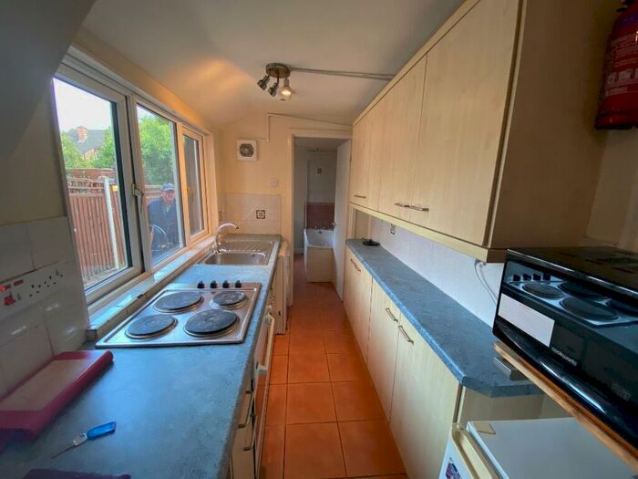 4 Bedroom Terraced House To Rent In Beeston Road, Nottingham, NG7
