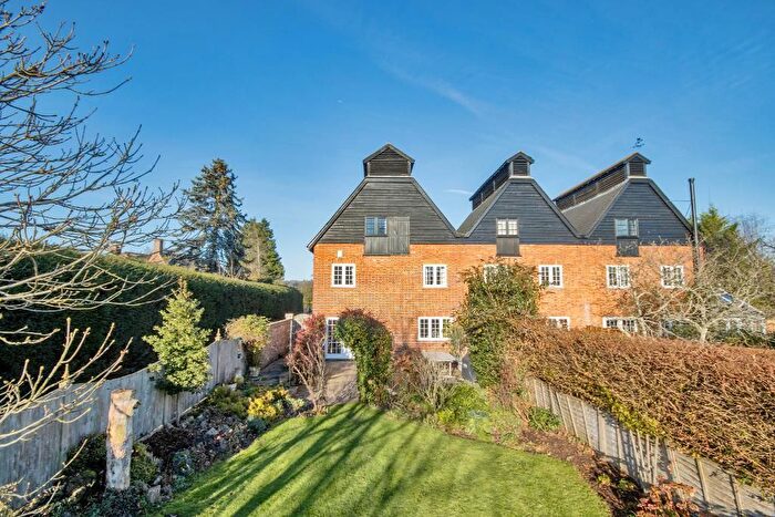 5 Bedroom Semi-Detached House For Sale In Staplehurst Road, Marden, Kent, TN12