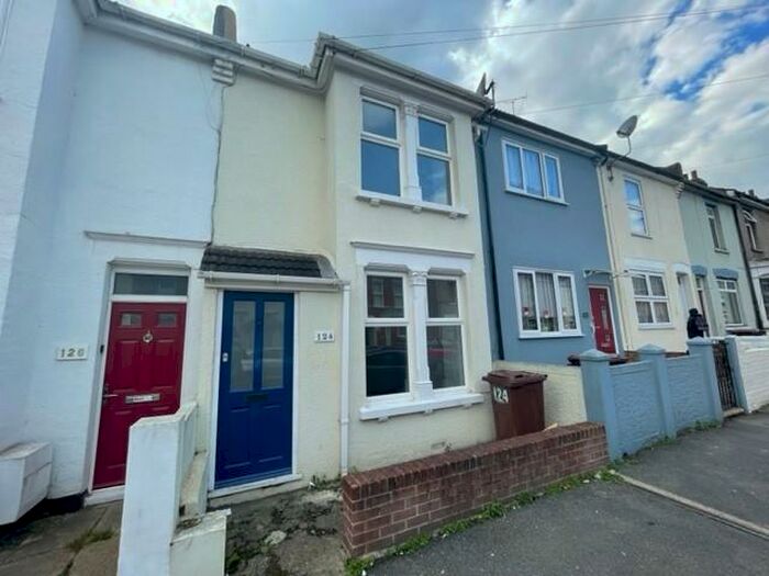 3 Bedroom House To Rent In Glencoe Road, Chatham, ME4