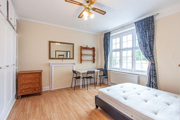 Studio For Sale In Melina Court, Grove End Road, St. John's Wood, London, NW8