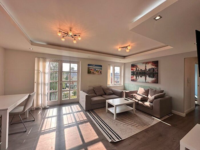 2 Bedroom Flat To Rent In Greenfield Court, Gardeners Close, London, SE9