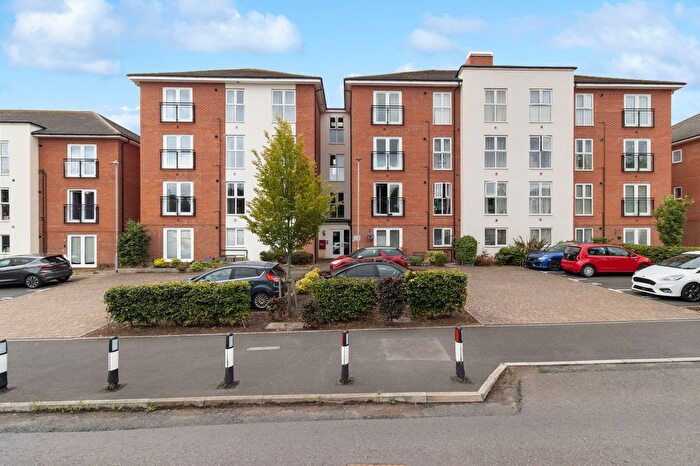 2 Bedroom Flat For Sale In Hill View Road, Malvern, Worcestershire, WR14