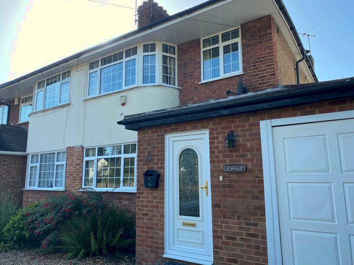 3 Bedroom Semi-Detached House To Rent In Bourne End Buckinghamshire, SL8