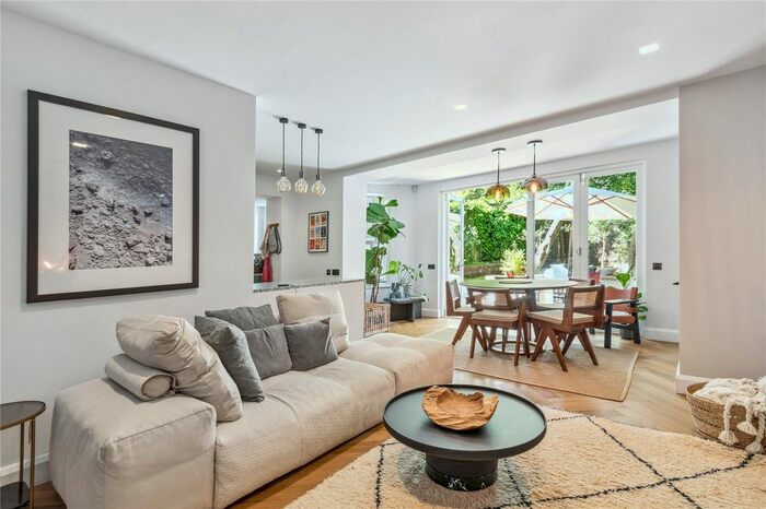 2 Bedroom Flat To Rent In Aldridge Road Villas, London, W11