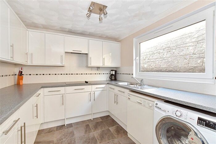 2 Bedroom Flat For Sale In Hope Road, Shanklin, Isle Of Wight, PO37