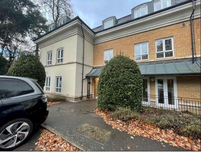 1 Bedroom Flat To Rent In Woking, Surrey, GU22