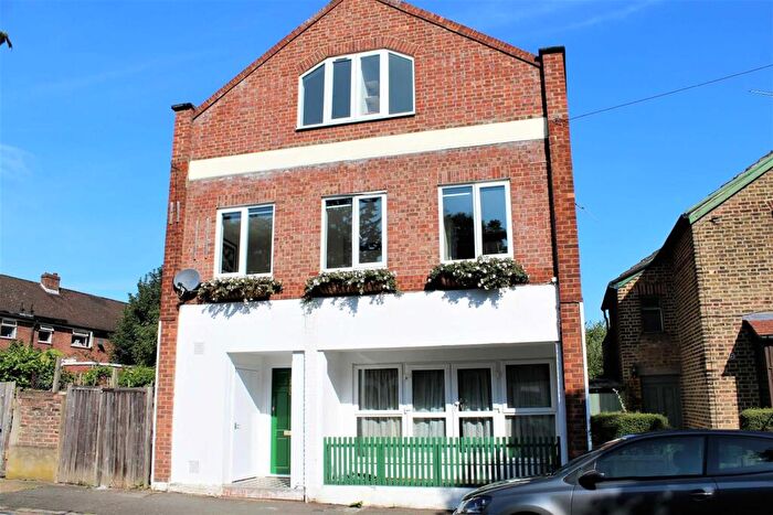 2 Bedroom Flat To Rent In Esther Road, Leytonstone, E11