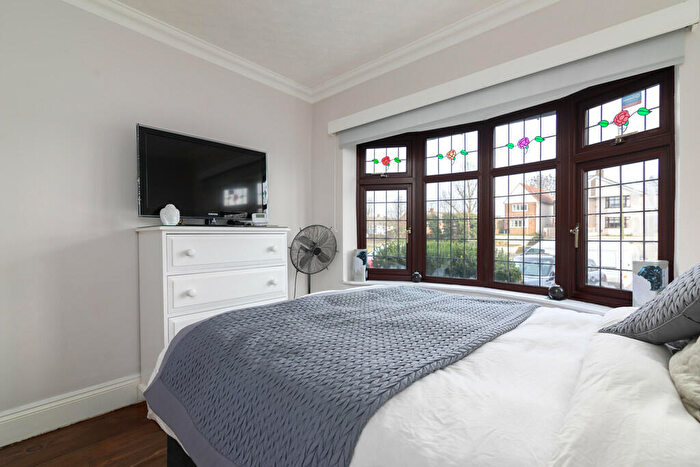 2 Bedroom Detached Bungalow For Sale In Great Cambridge Road, Waltham Cross, EN8