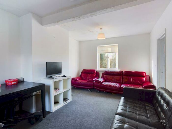 5 Bedroom Semi-Detached House To Rent In Hillside, Brighton, BN2