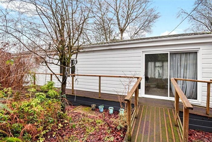 1 Bedroom Park Home For Sale In The Larches, Warfield Park, Bracknell, Berkshire, RG42