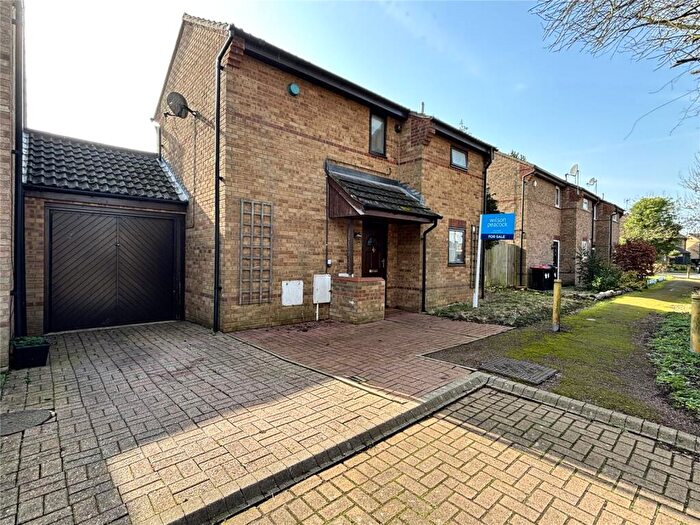 3 Bedroom Link Detached House For Sale In Faraday Drive, Shenley Lodge, Milton Keynes, Buckinghamshire, MK5