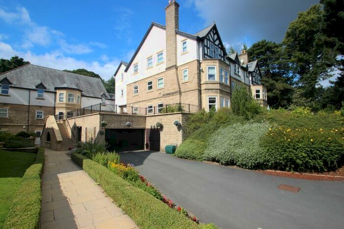 2 Bedroom Apartment To Rent In Barrans Court, Park Avenue, Roundhay, Leeds, West Yorkshire, LS8