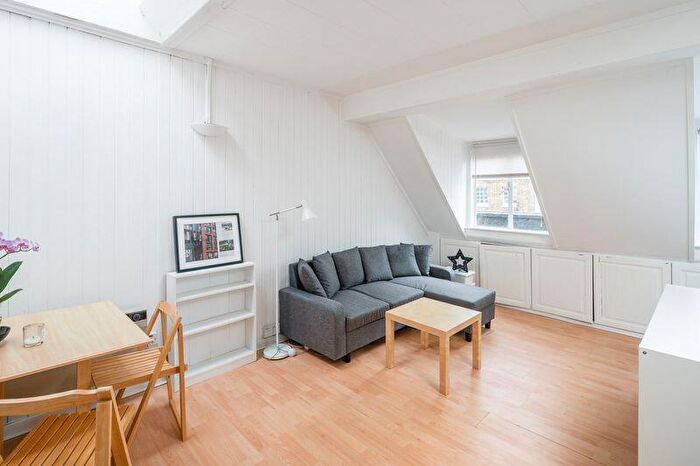 Flat To Rent In St John Street, London, EC1M