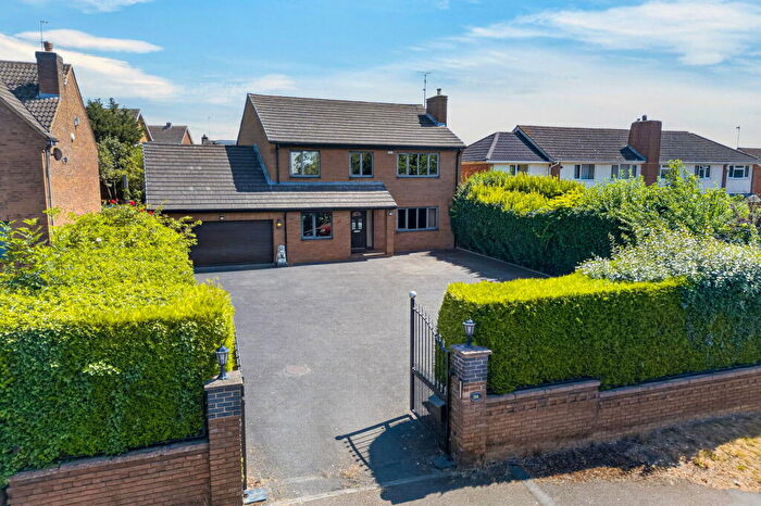4 Bedroom Detached House For Sale In Rockingham Road, Kettering, NN16