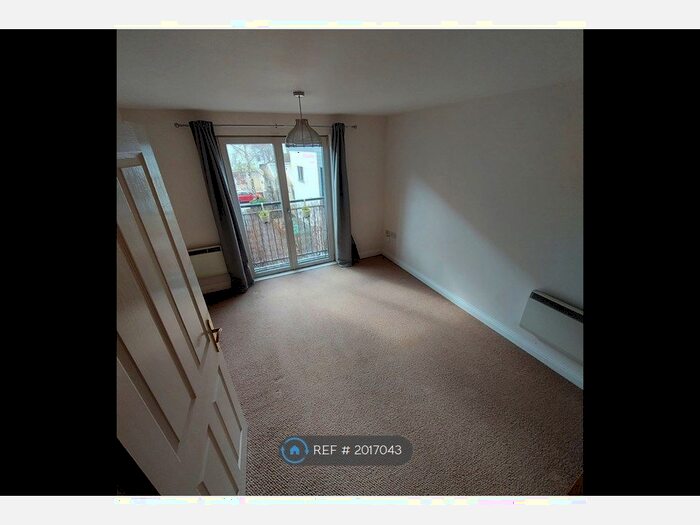 2 Bedroom Flat To Rent In Squires Court, Bristol, BS3