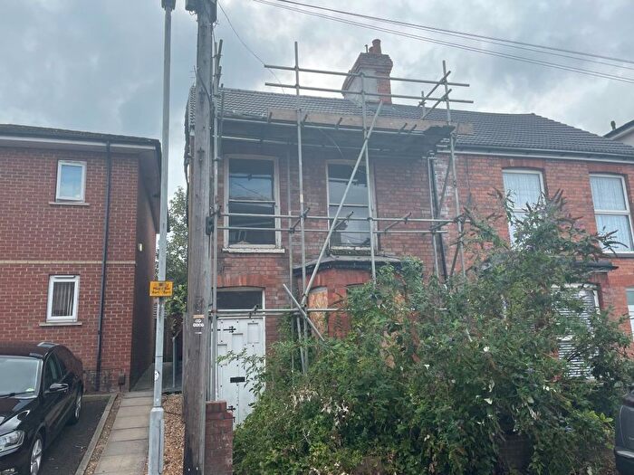2 Bedroom Semi Detached House For Sale In Empress Road, Luton, Bedfordshire, LU3
