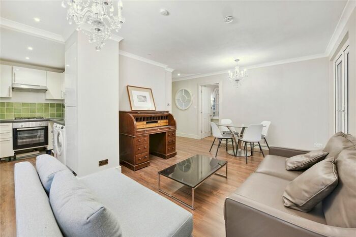 2 Bedroom Flat To Rent In Hyde Park Gate, Kensington, London, SW7