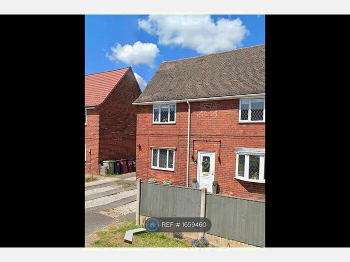 3 Bedroom Semi-Detached House To Rent In Springfield Road, Chesterfield, S42