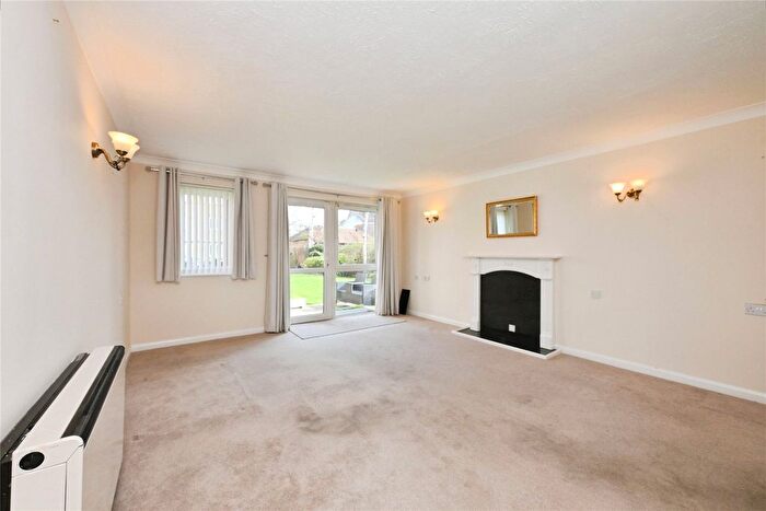 1 Bedroom Flat For Sale In Acorn Court, Waltham Cross, EN8