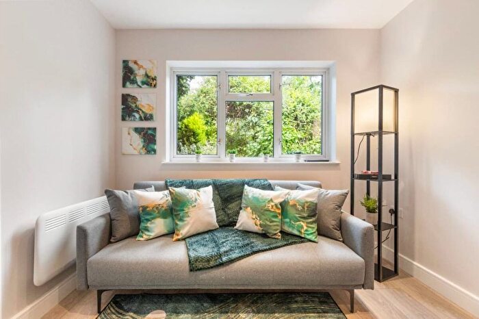 1 Bedroom Flat To Rent In Gresham Gardens, London, NW11