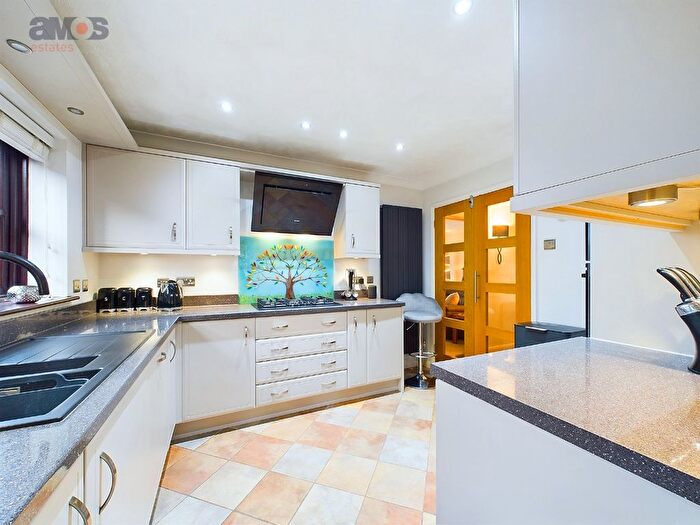 4 Bedroom Detached House For Sale In Green Lane, Eastwood, Leigh-On-Sea Essex, SS9