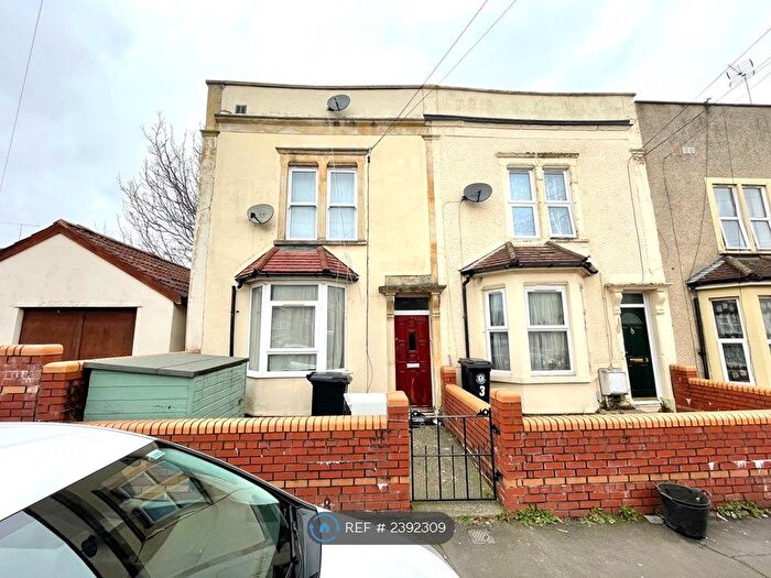 3 Bedroom End Of Terrace House To Rent In Davey Street, Bristol, BS2