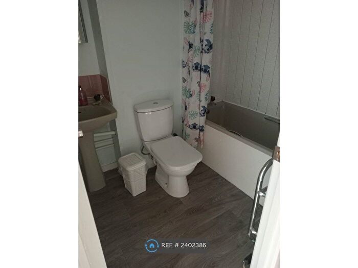 Studio To Rent In Longford, West Drayton, UB7